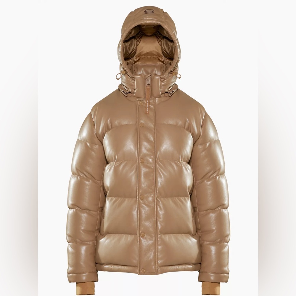 Aritzia super puff jacket is caramel.